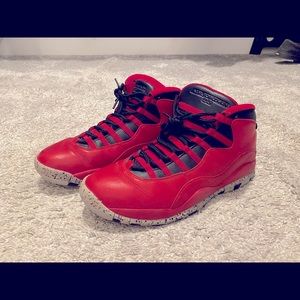 Jordan Retro 10 “Bulls Over Broadway” size 10.5 in very good condition
